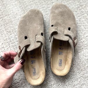 (New) Birkenstock Boston Soft Footbed Clog in Taupe